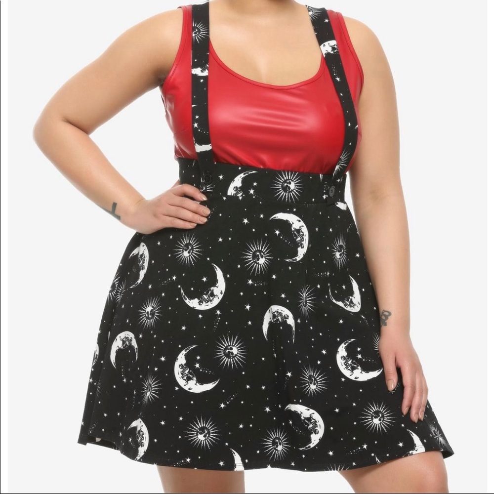 NWT Plus Size Skull Moon & Sun Suspender Skirt